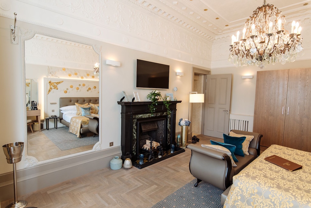 Lynnhurst Hotel 41/51