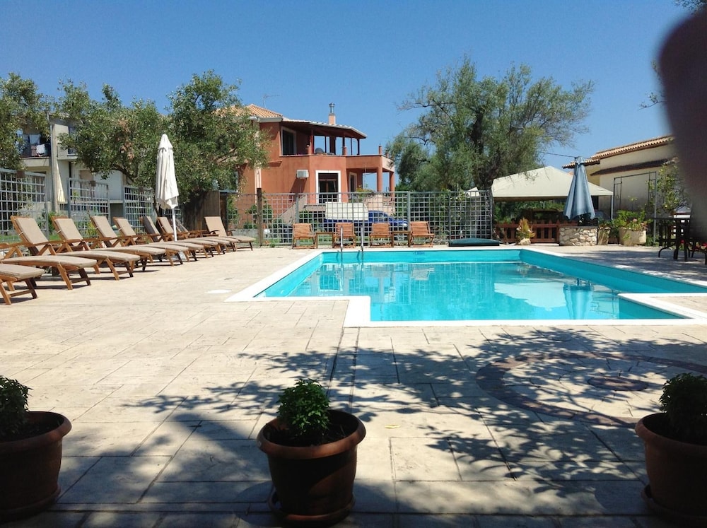 Avra Hotel 66/71