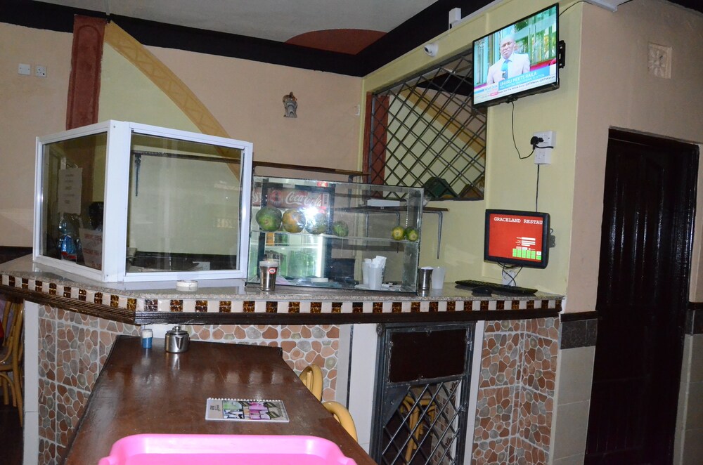 Sir Kanja's Hotel 23/24