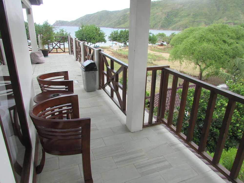 Friends Beach Hotel 36/38