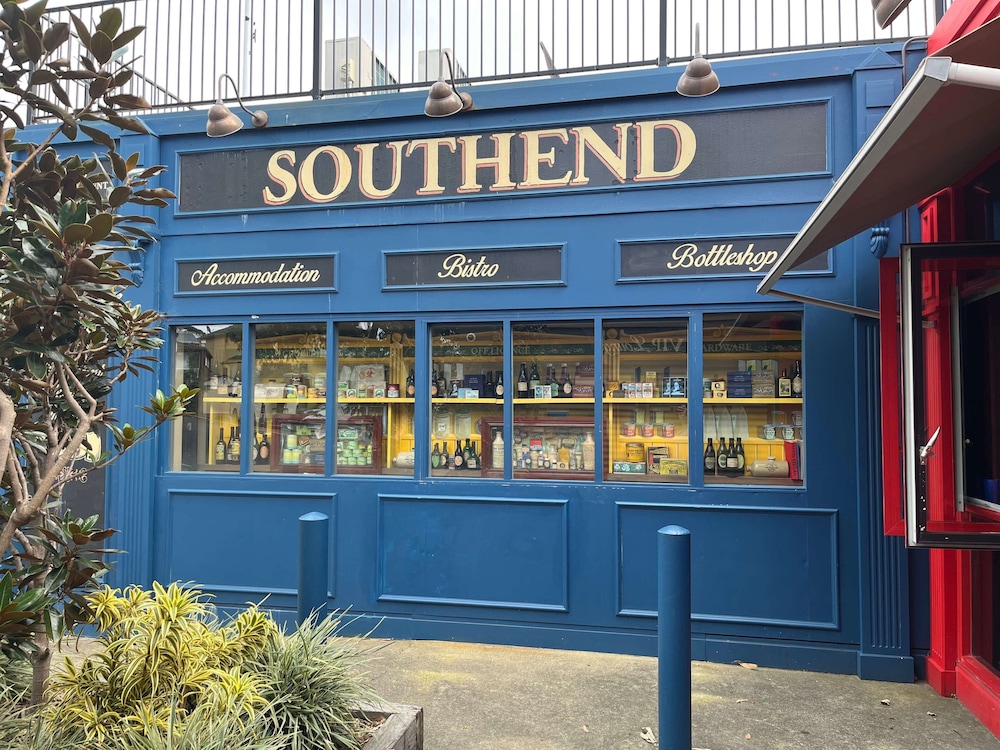 Southend Hotel 2/49