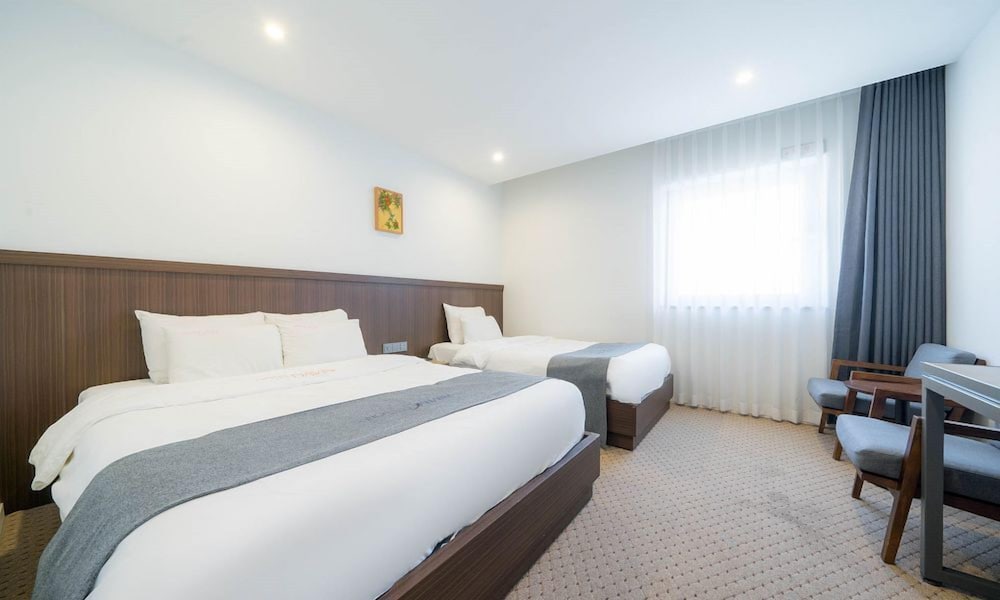 DELUXE, TWIN BEDS