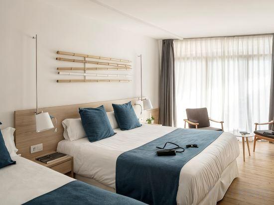 Design, 2 Double Beds