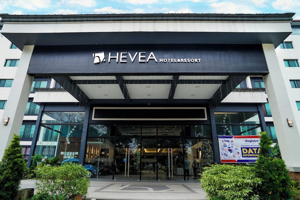 Sunday Hevea Hotel and Resort in ANGELES CITY