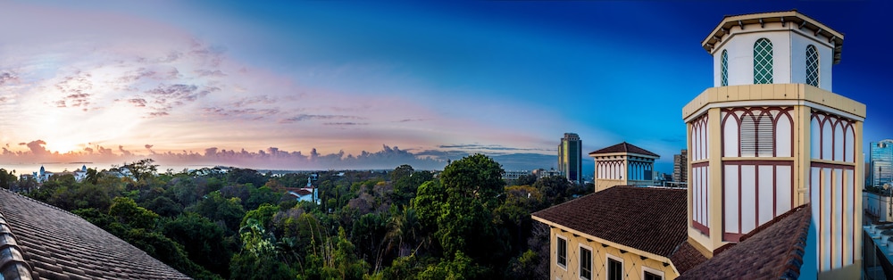 Southern Sun Dar Es Salaam hotel 55/61