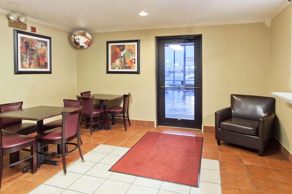 Super 8 by Wyndham Tuscaloosa 35/47