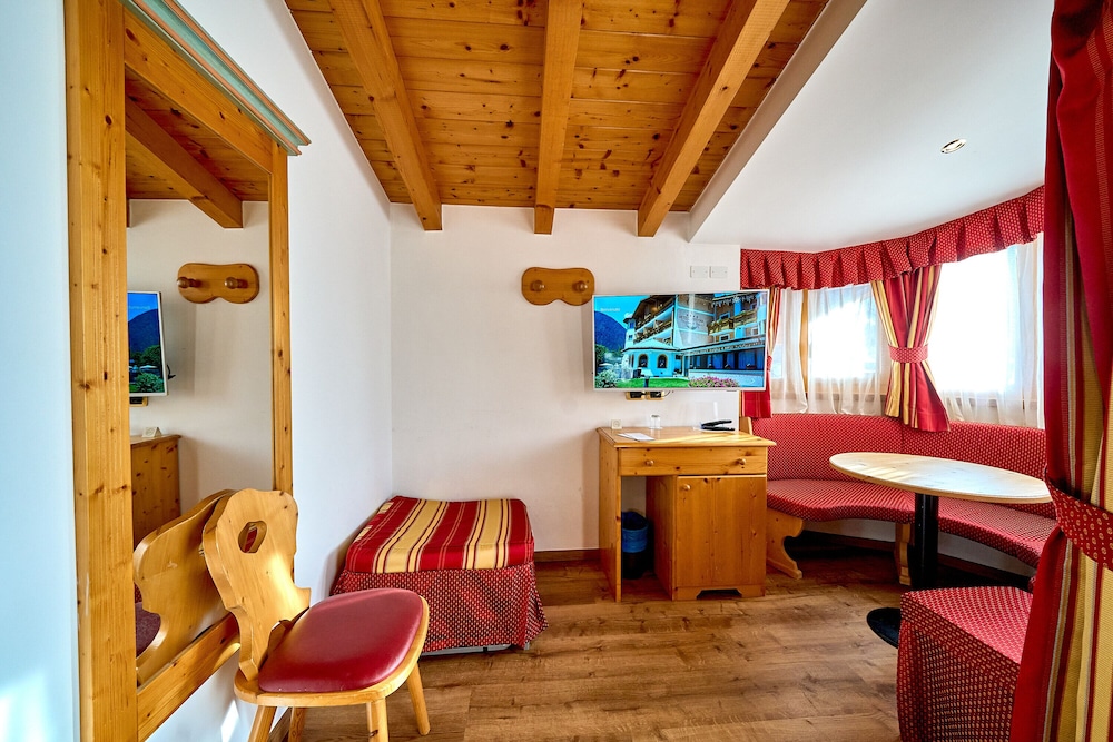 HOTEL CRISTINA 32/45