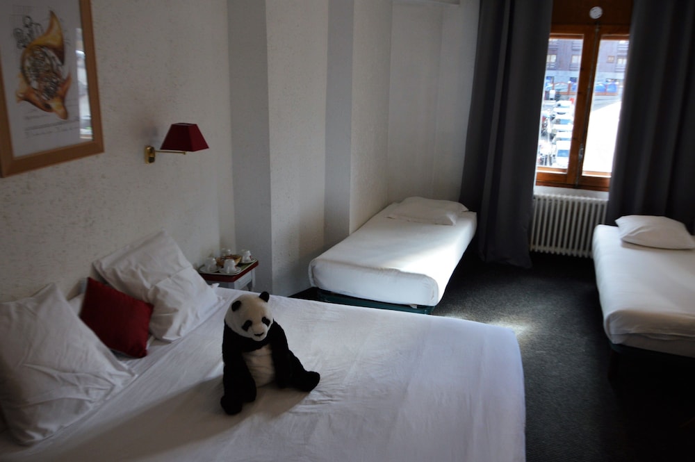 Hotel Panda 4/19