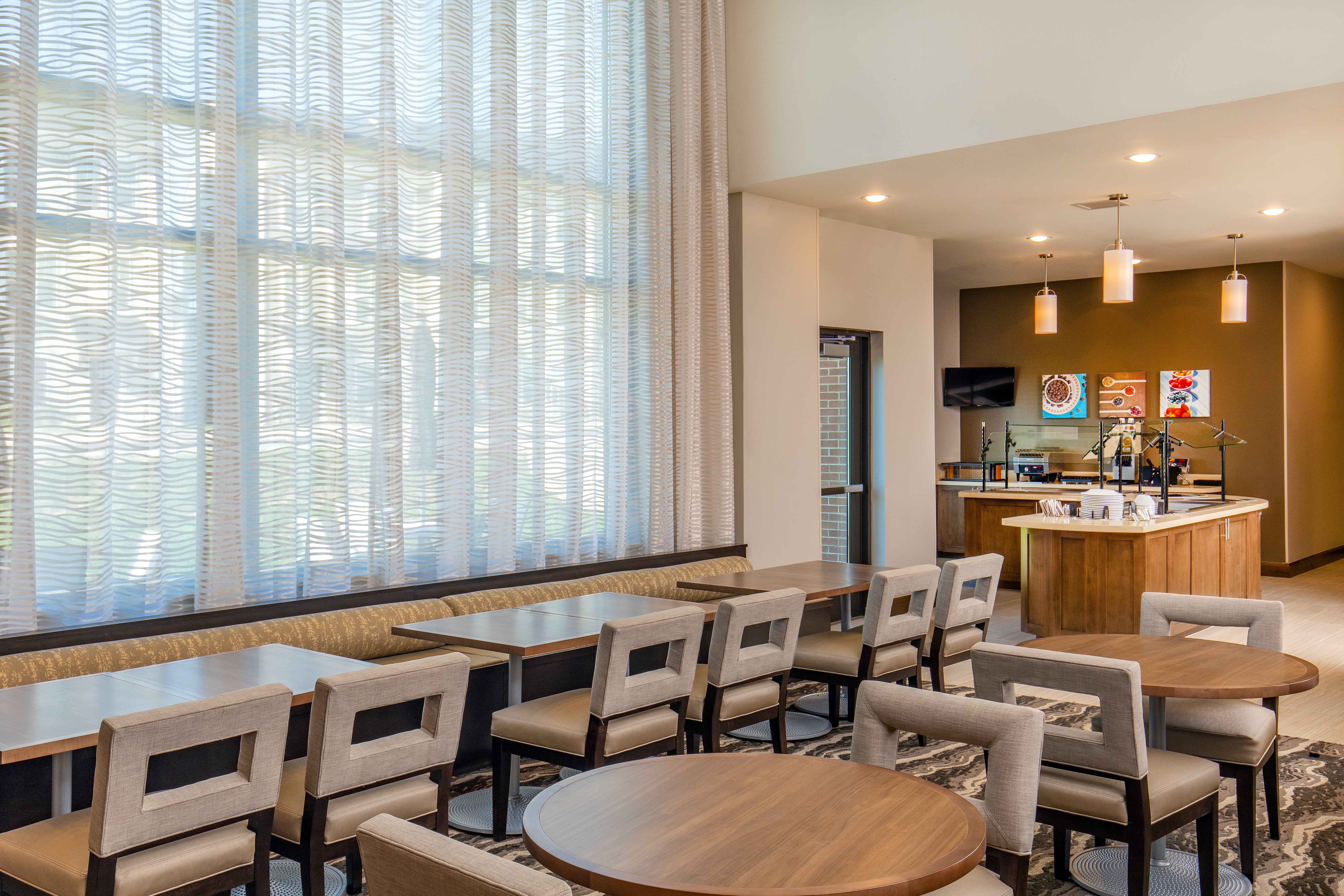 Staybridge Suites Charlottesville Airport 35/53