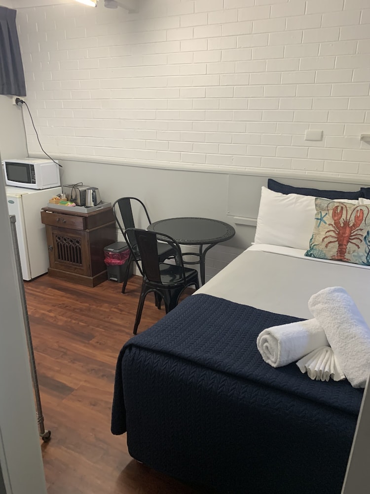 Almare Tourist Motel 36/50