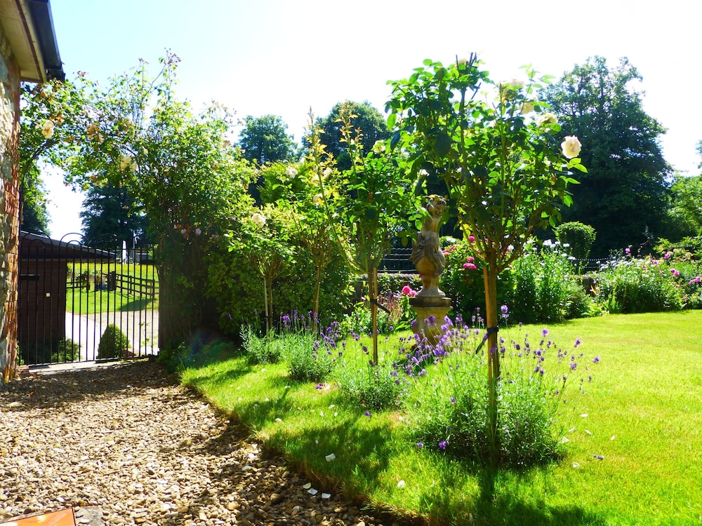 Blounts Court Farm - B&B 25/35