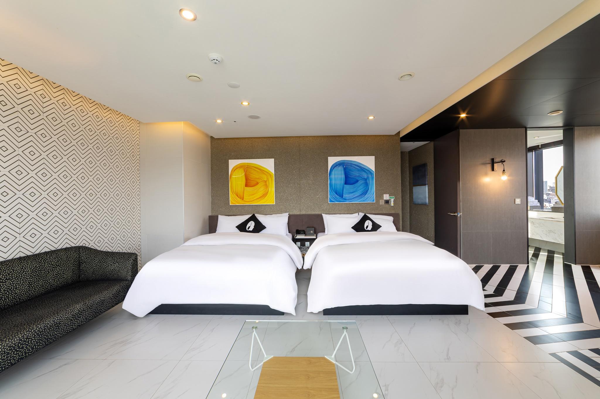Suite, Rail View