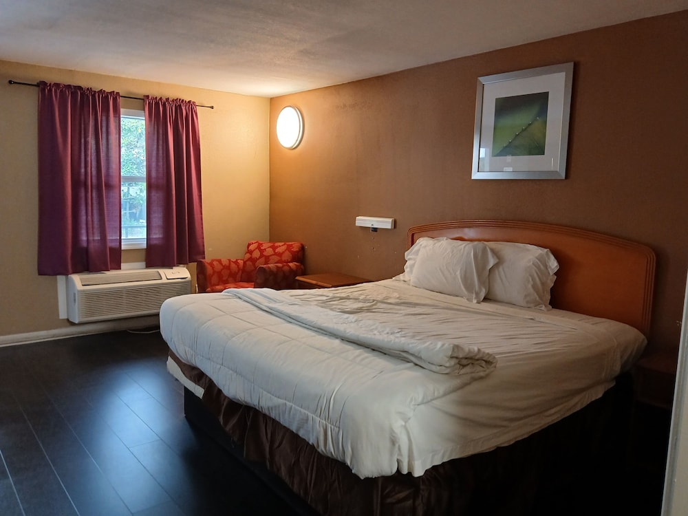 OYO Hotel Tallahassee Downtown 9/18