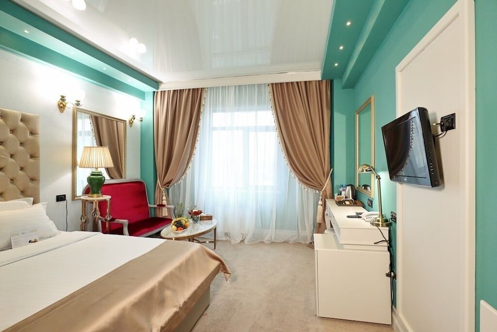 Phoenicia Grand Hotel 28/74