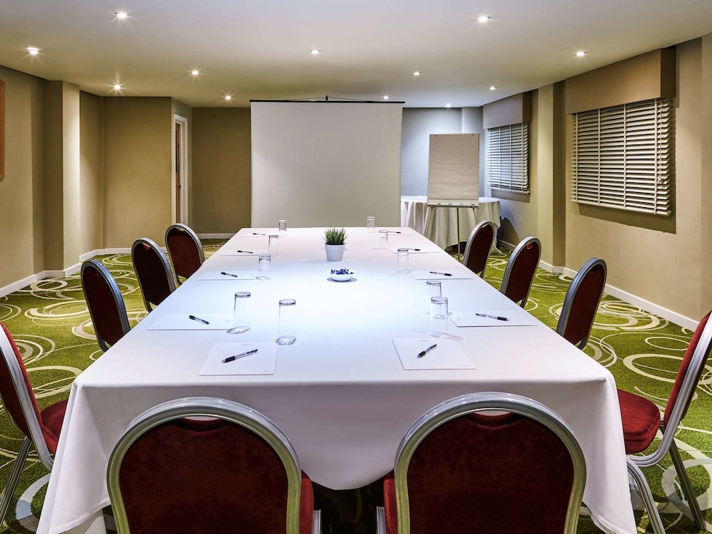 Mercure Newbury West Grange Hotel 52/72