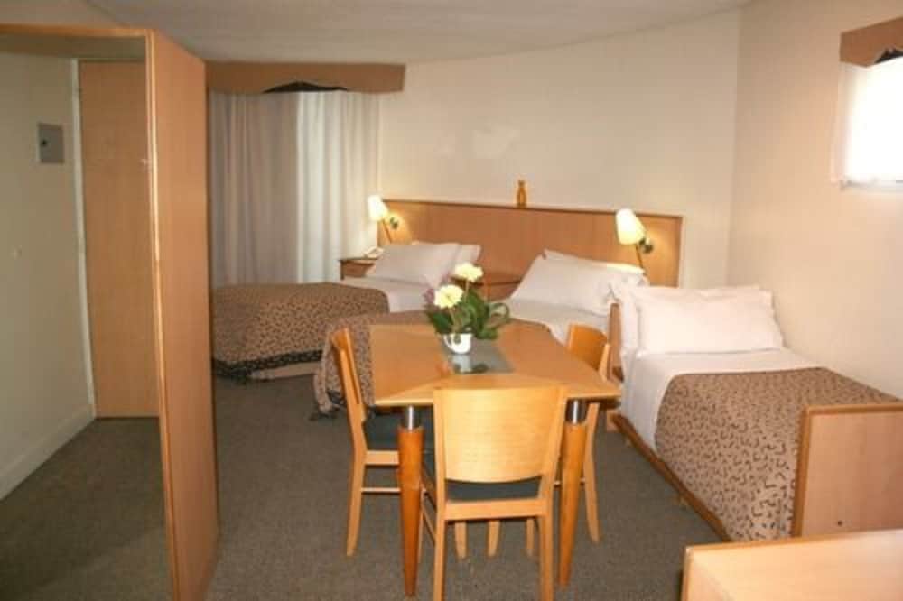 Urbanas Suites 15/36