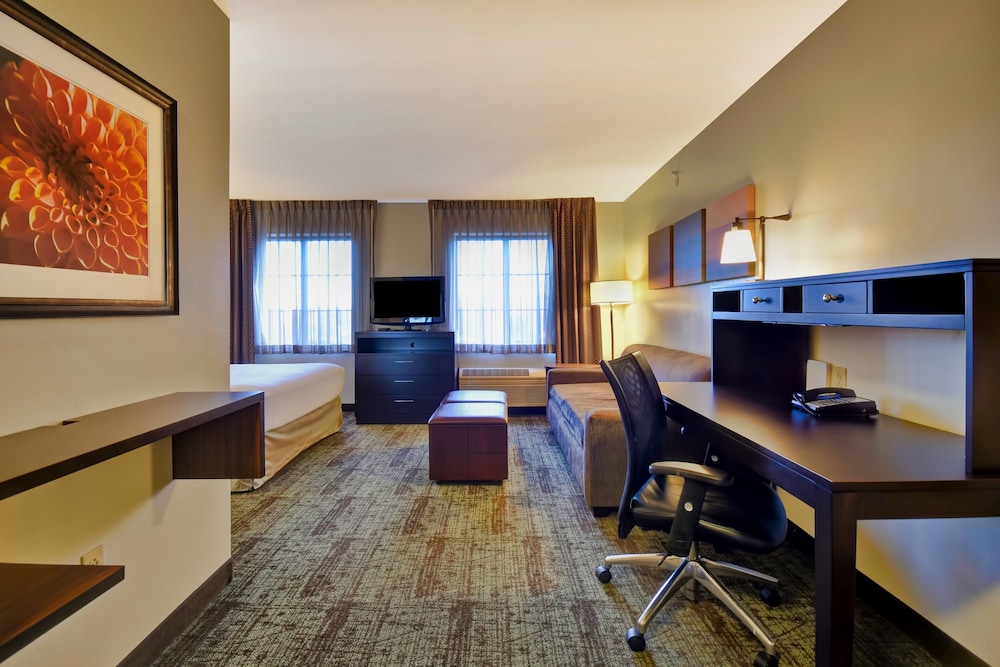 Staybridge Suites Madison-East 43/52