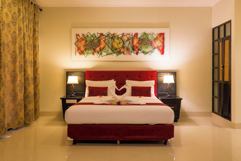DELUXE, DOUBLE OR TWIN BED