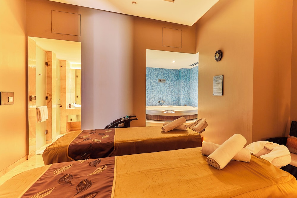 Crowne Plaza Rohini 37/73