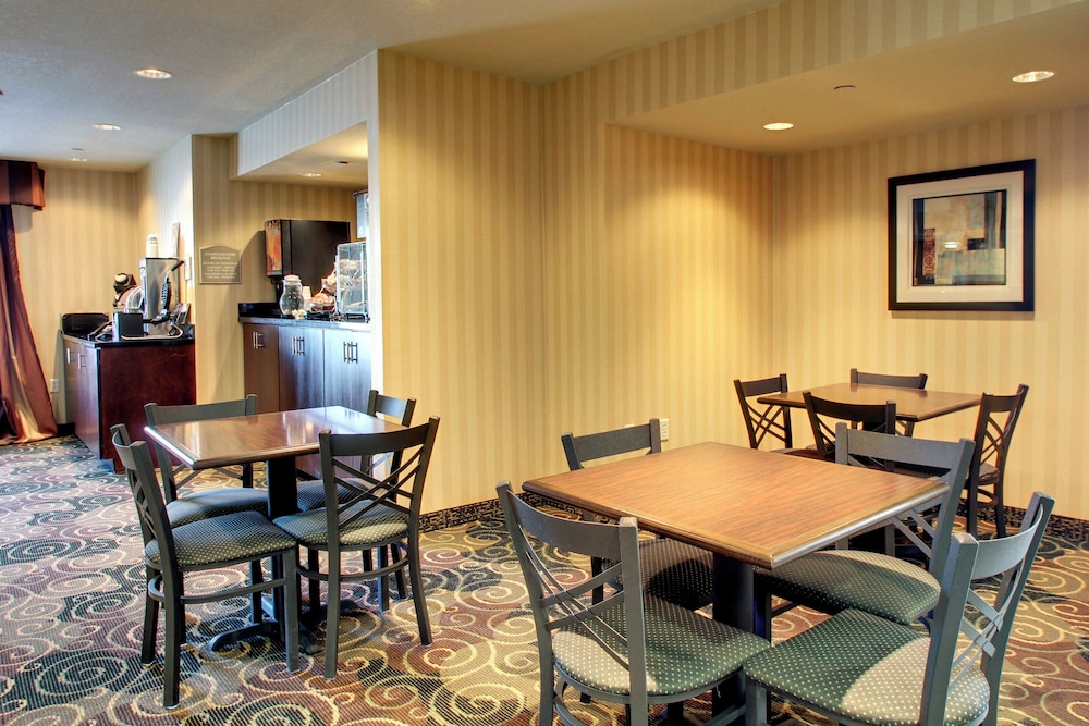 Cobblestone Inn & Suites - Carrington 52/67