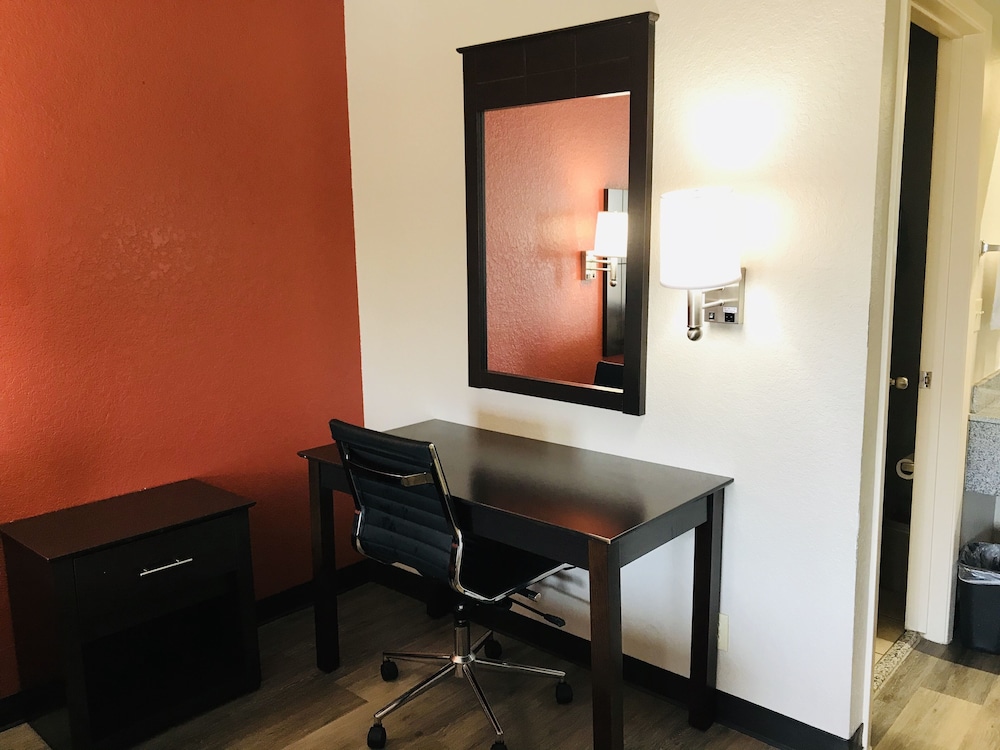 Econo Lodge Near Lackland Air Force Base-SeaWorld 29/39