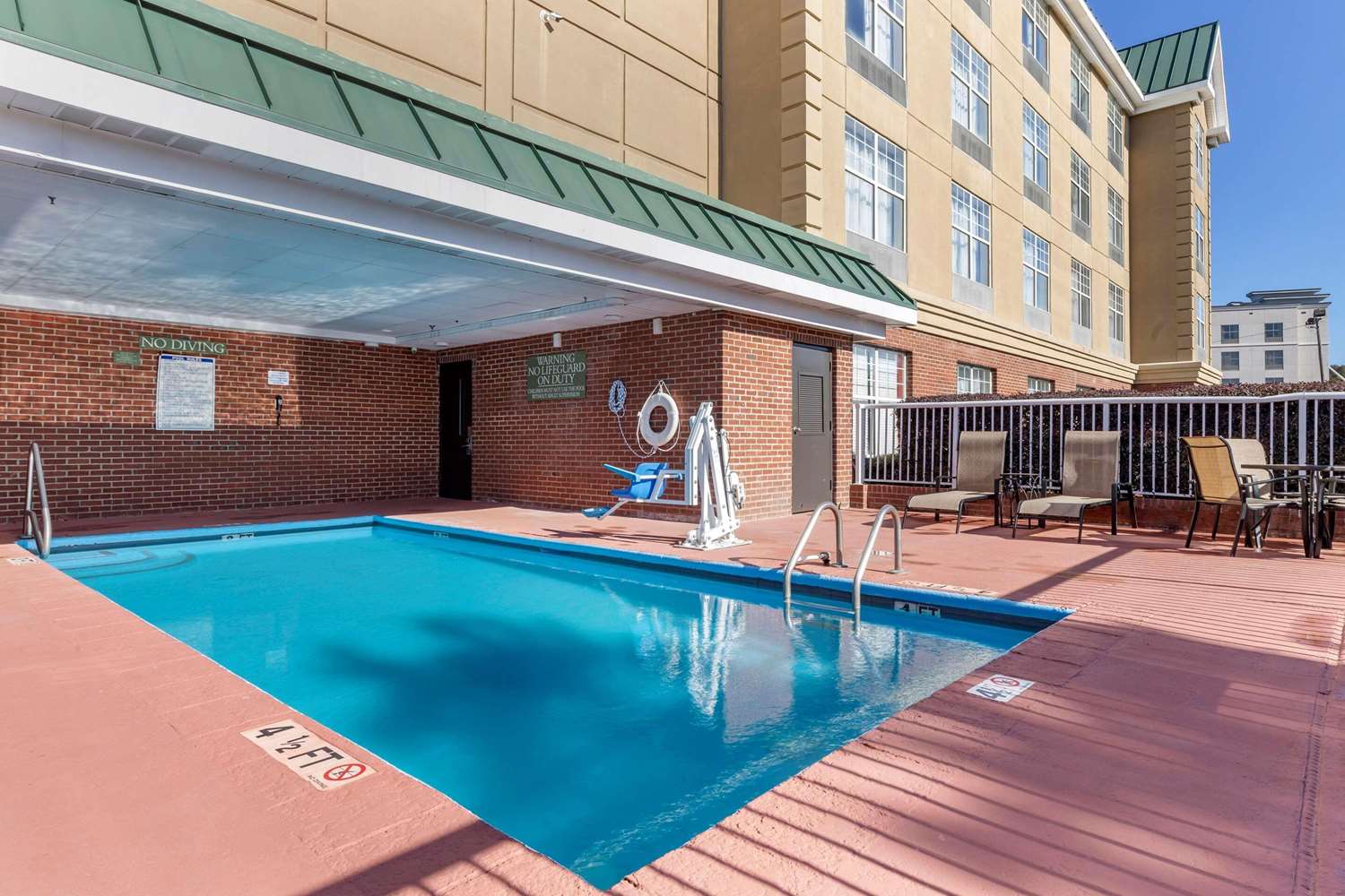 Country Inn & Suites By Radisson Lumberton Nc 17/34