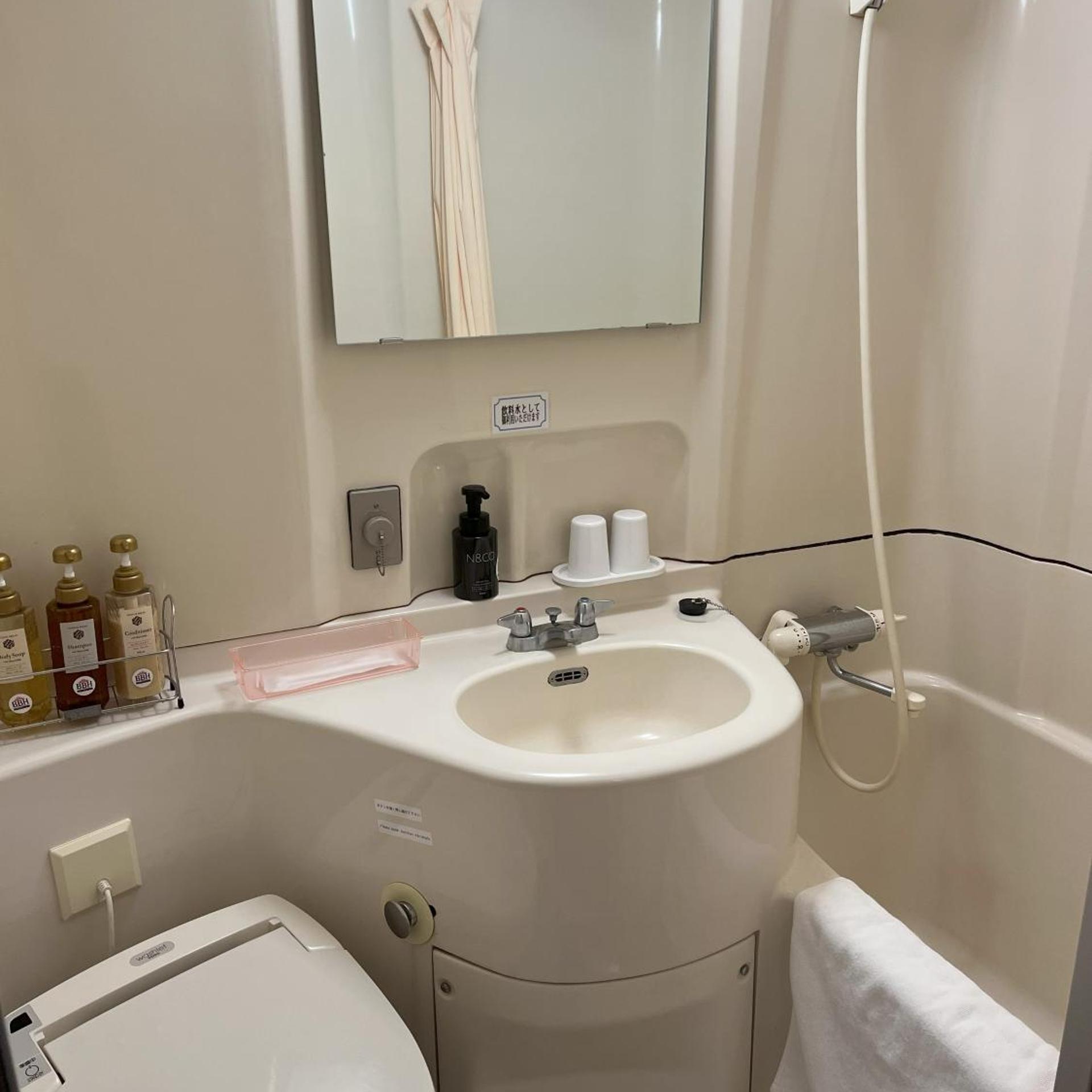 Japanese, Single, Lake View, Annex