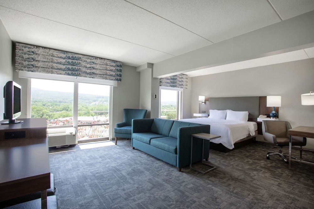 HAMPTON INN BEDFORD 35/52