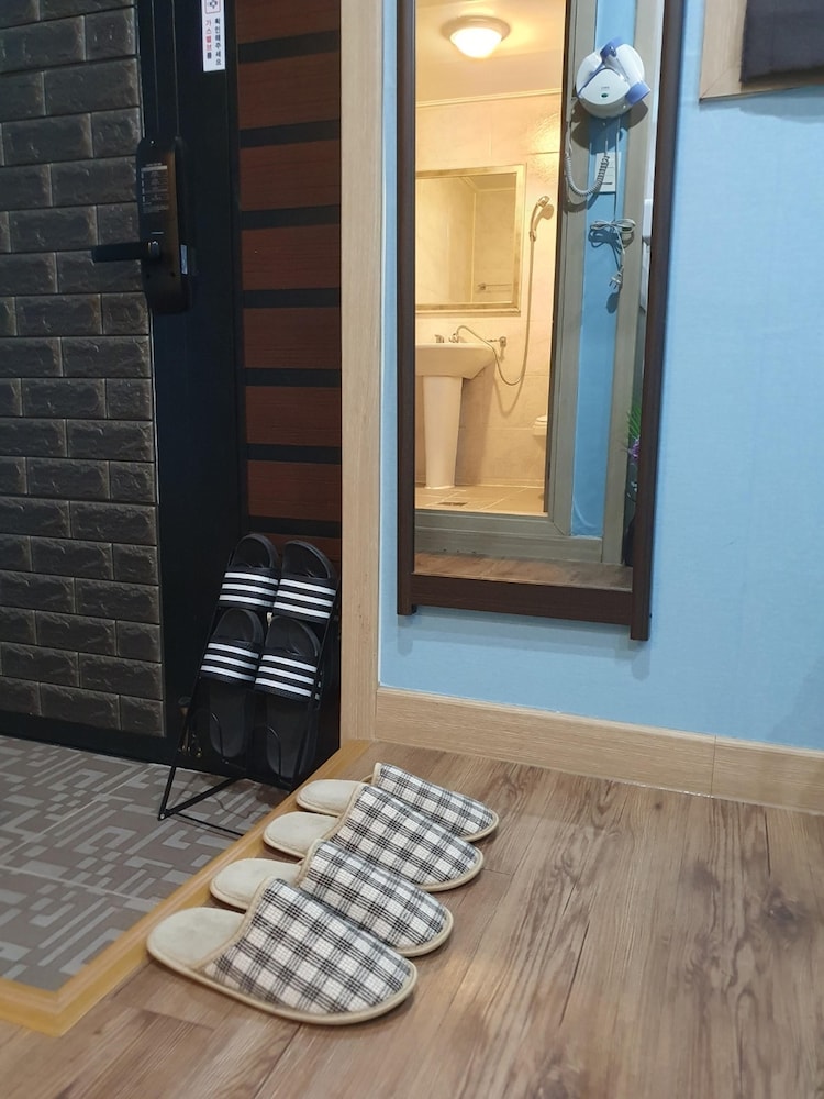 Sokcho Tteurak Pension 33/50