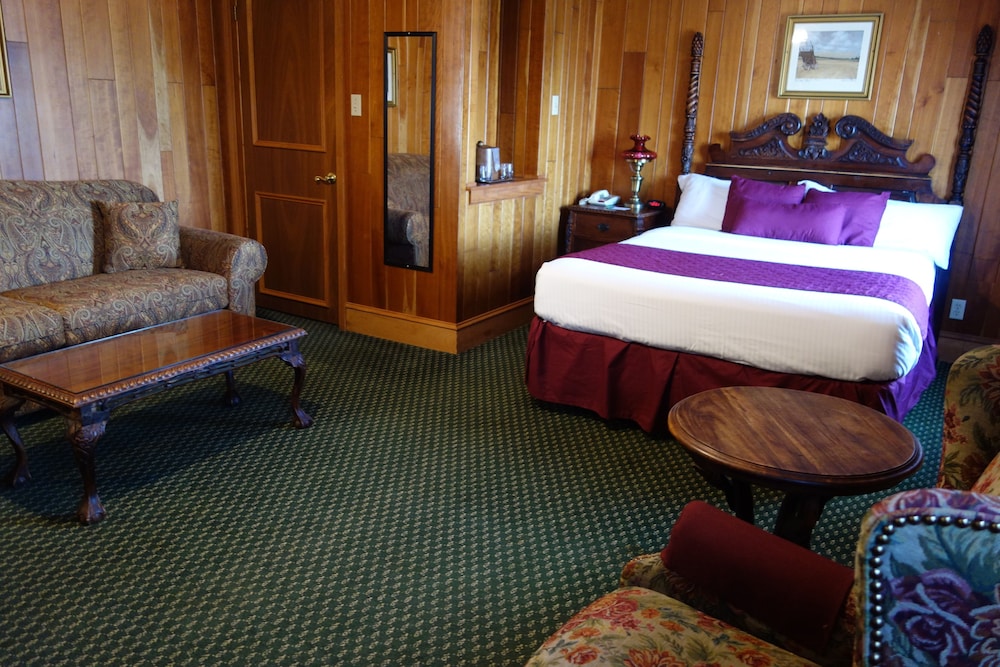The Lafayette A grand Riverboat Era Hotel 32/77
