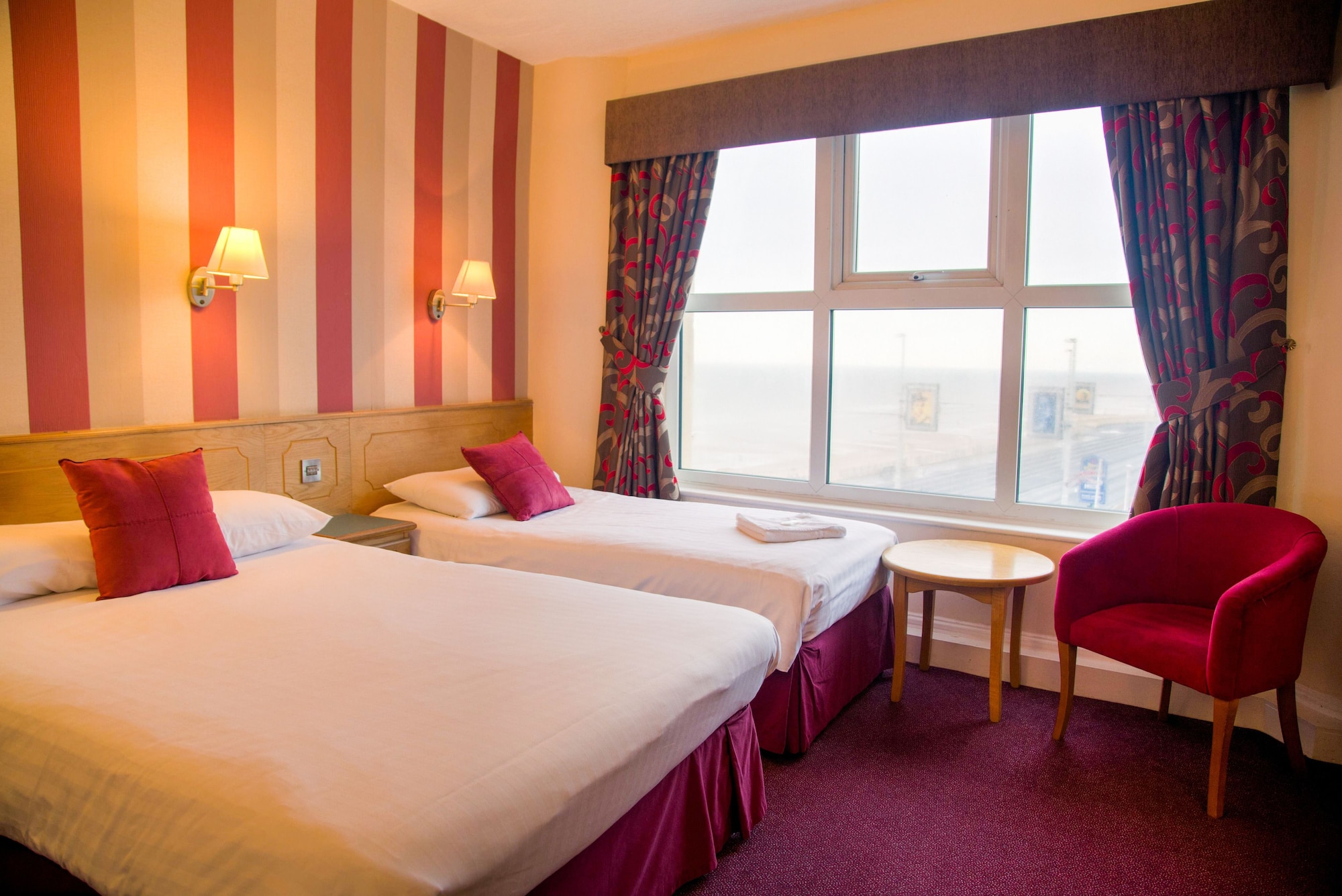 ROOM, DOUBLE BED, PARTIAL SEA VIEW
