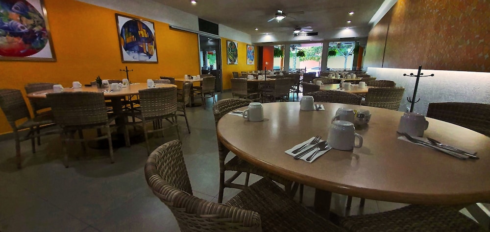 Azteca Inn Hotel 42/62