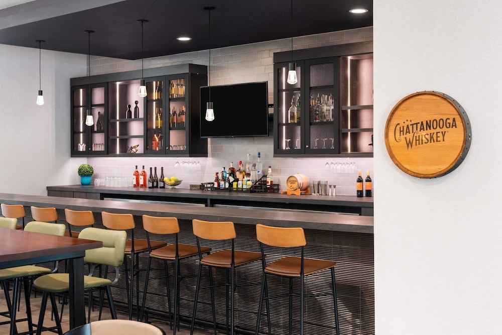 La Quinta Inn & Suites by Wyndham Chattanooga Downtown/South 41/61