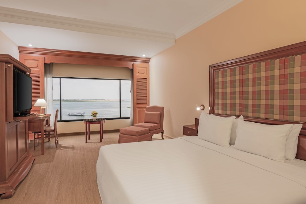 Cambodiana Hotel 16/50