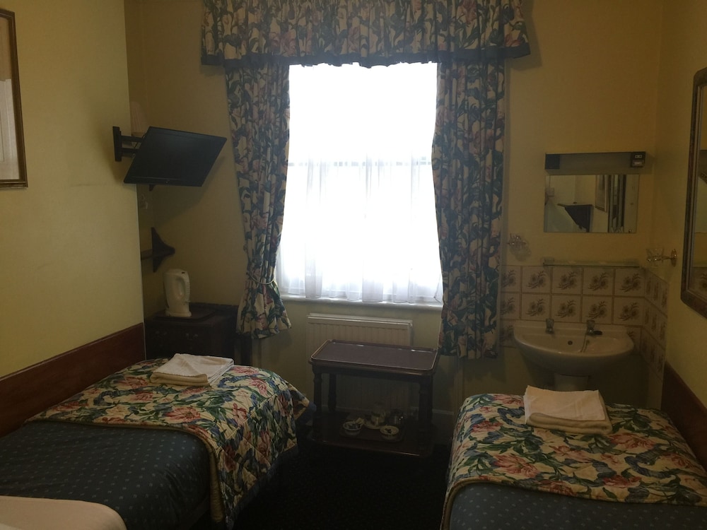 Albany Hotel 27/63