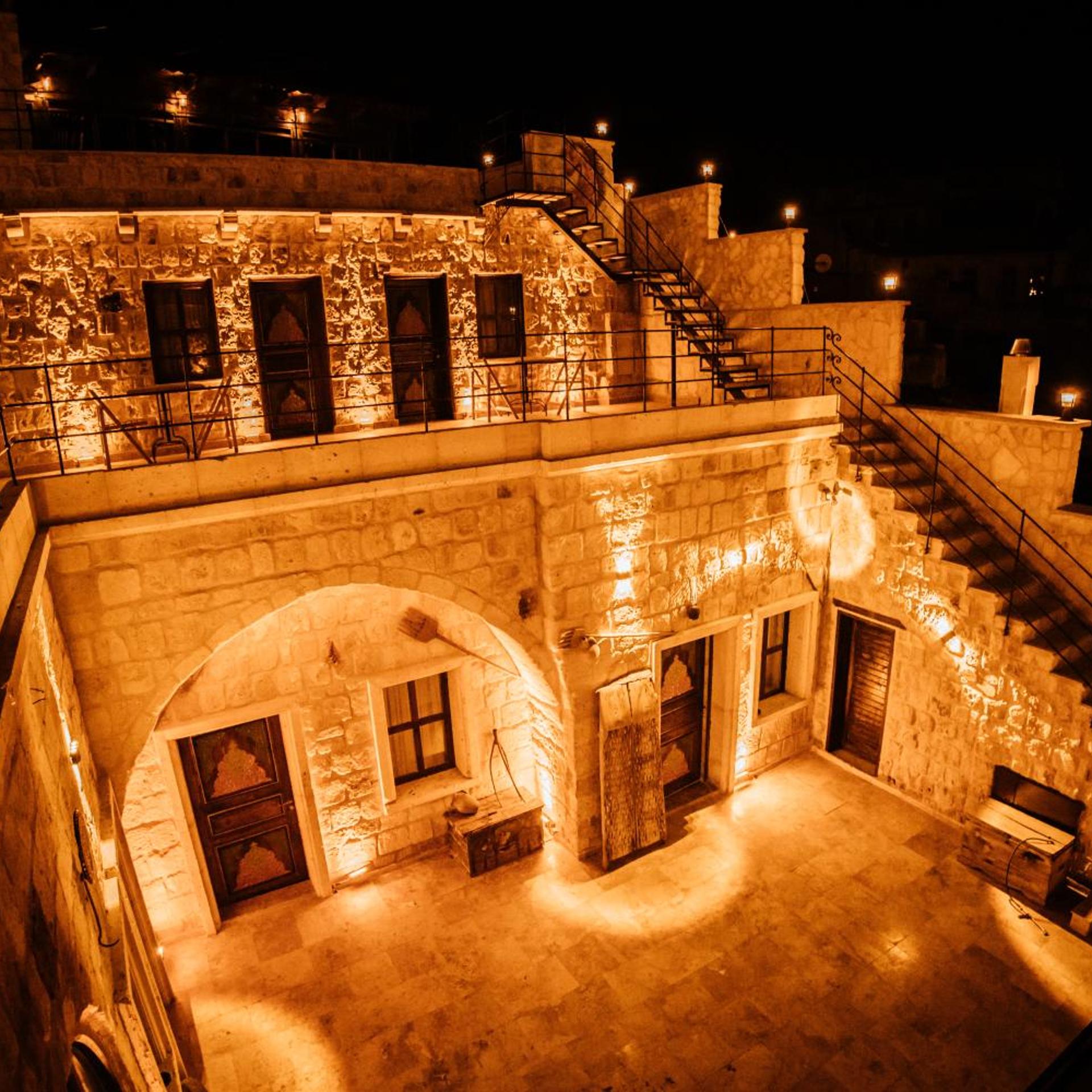 Vanessa Cave House 4/49