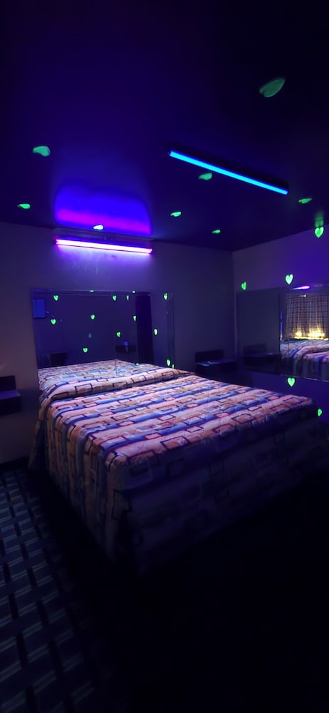Royal Budget Inn 4/17