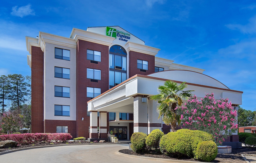Holiday Inn Express & Suites Birmingham - Inverness 280, an IHG Hotel 6/74