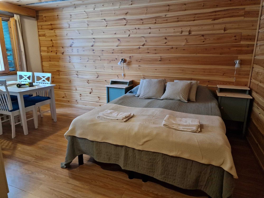 1 Bedroom, Apartment, 1 Double and 3 Single Beds