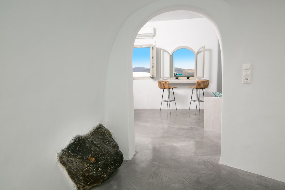 Kaleidoscope Cave Houses Oia 8/50