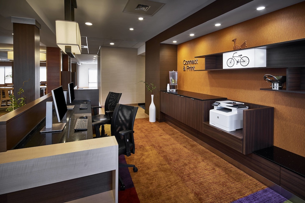 Fairfield Inn Suites Alexandria 7/35
