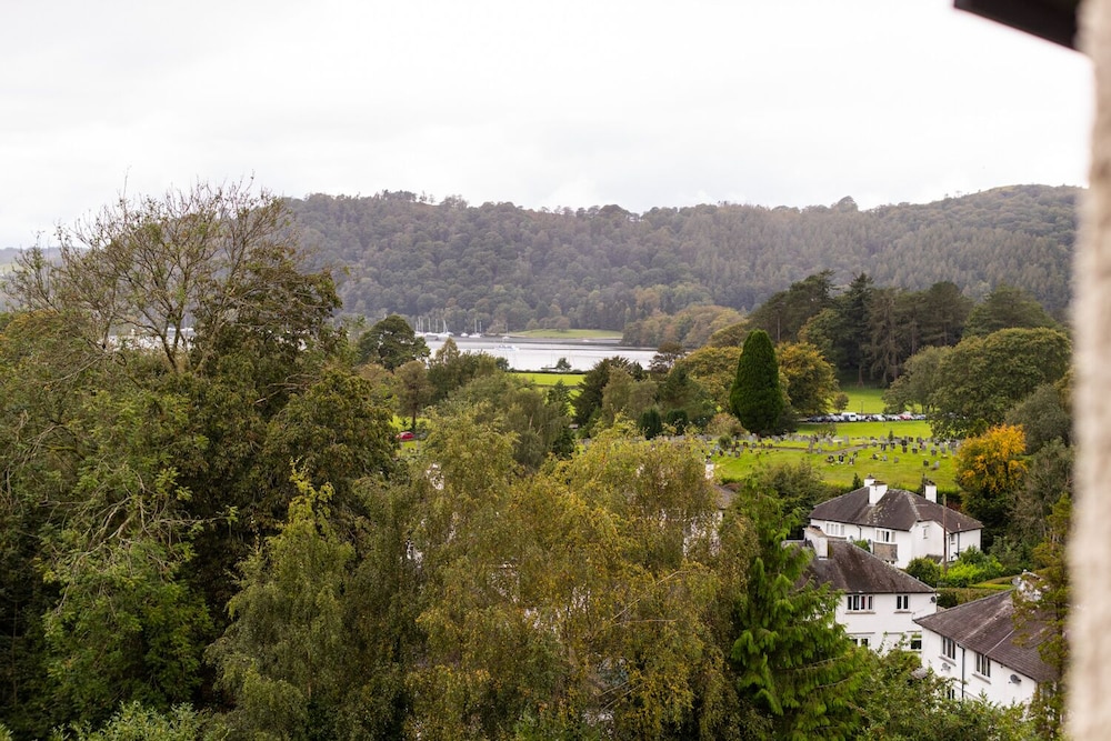 Lakes Hotel and Spa (ex The Burnside Hotel and Spa) 1/84