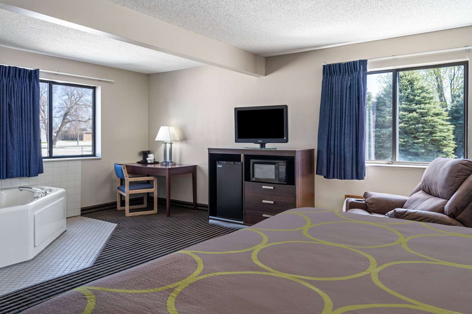 Super 8 by Wyndham Humboldt 33/48
