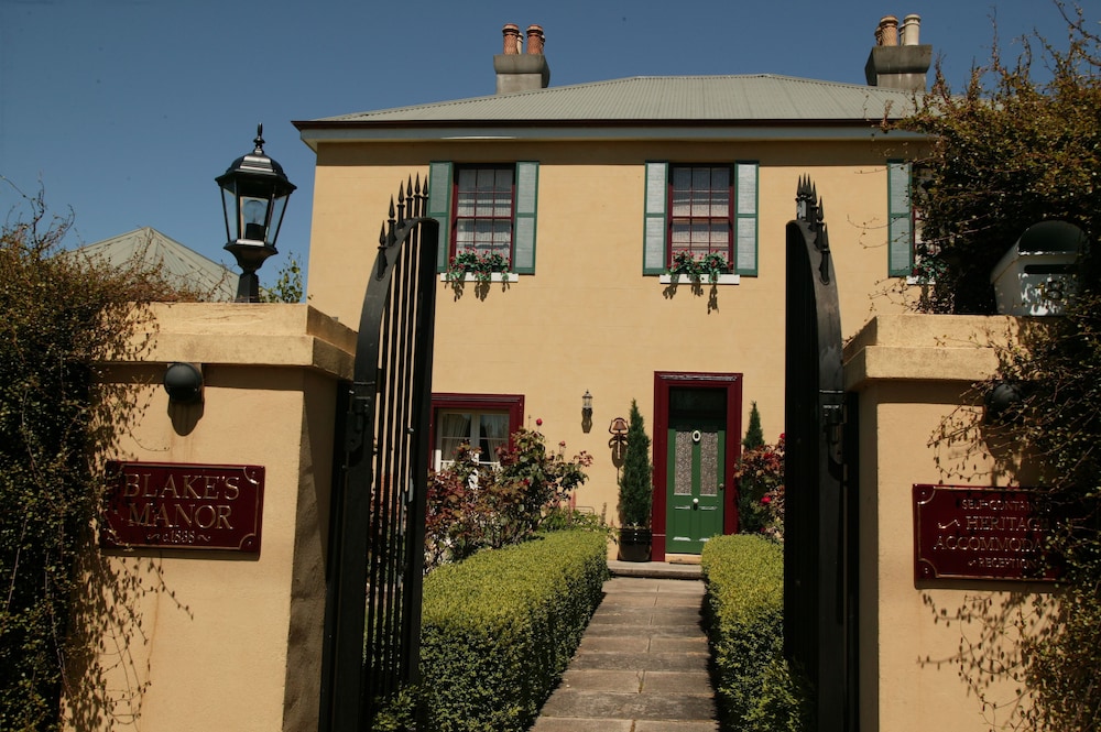 BLAKES MANOR DELORAINE 63/69