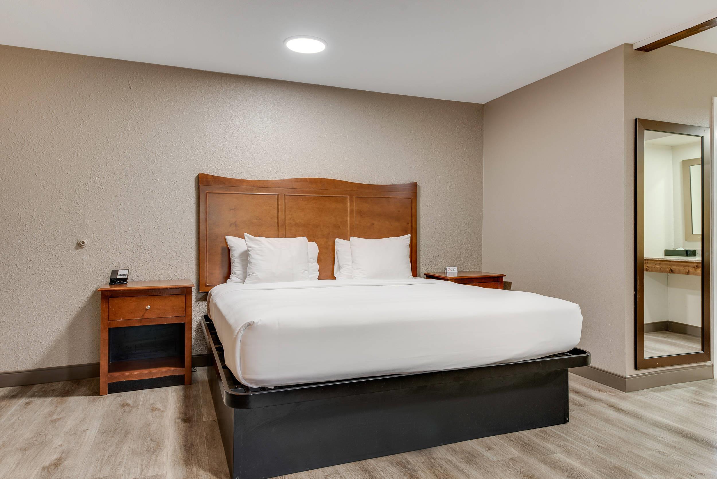 غرفة بسرير كينج، Suburban Studios Near Mesa Verde 5/5