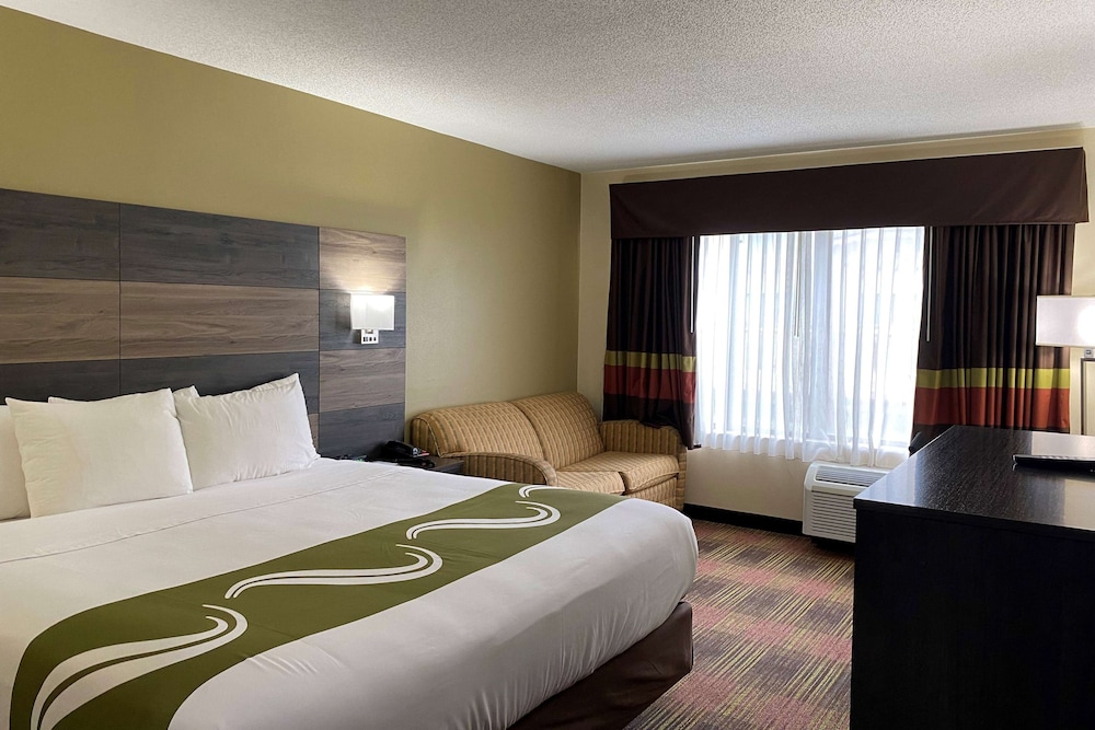AmericInn by Wyndham Fort Atkinson 5/37