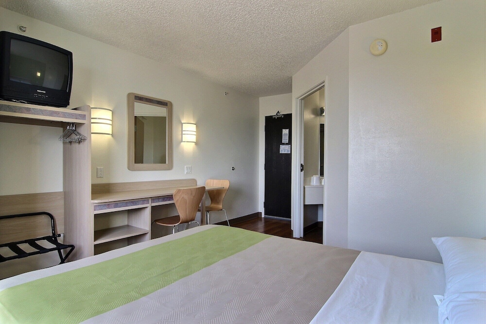 Motel6 Albuquerque, NM - North 29/62