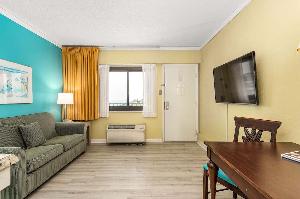 Cayman Suites Hotel 44/80