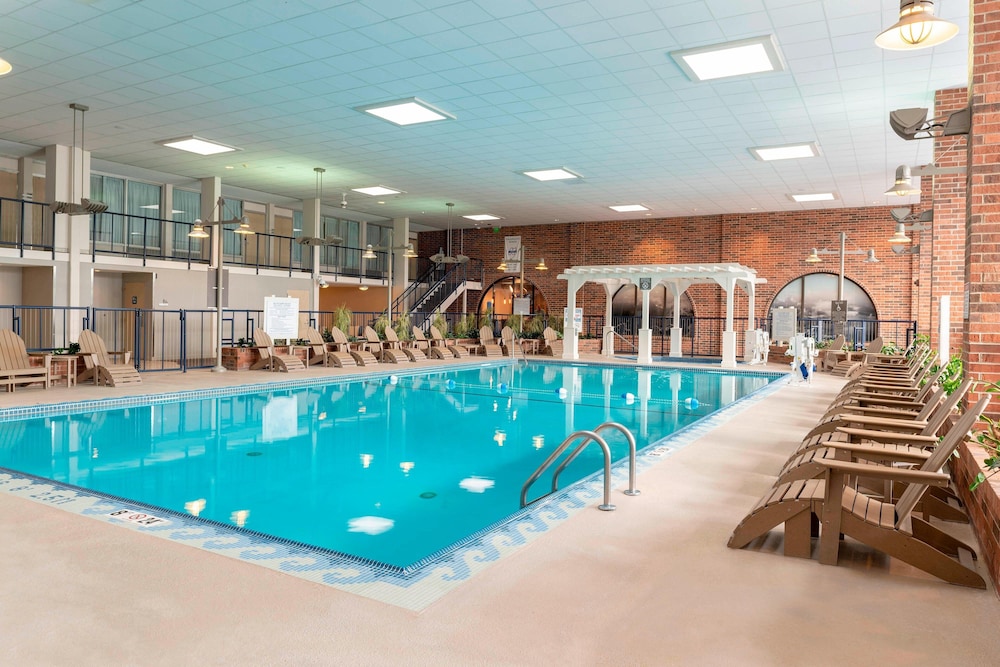 Delta Hotels By Marriott Kalamazoo Conference Center 3/50