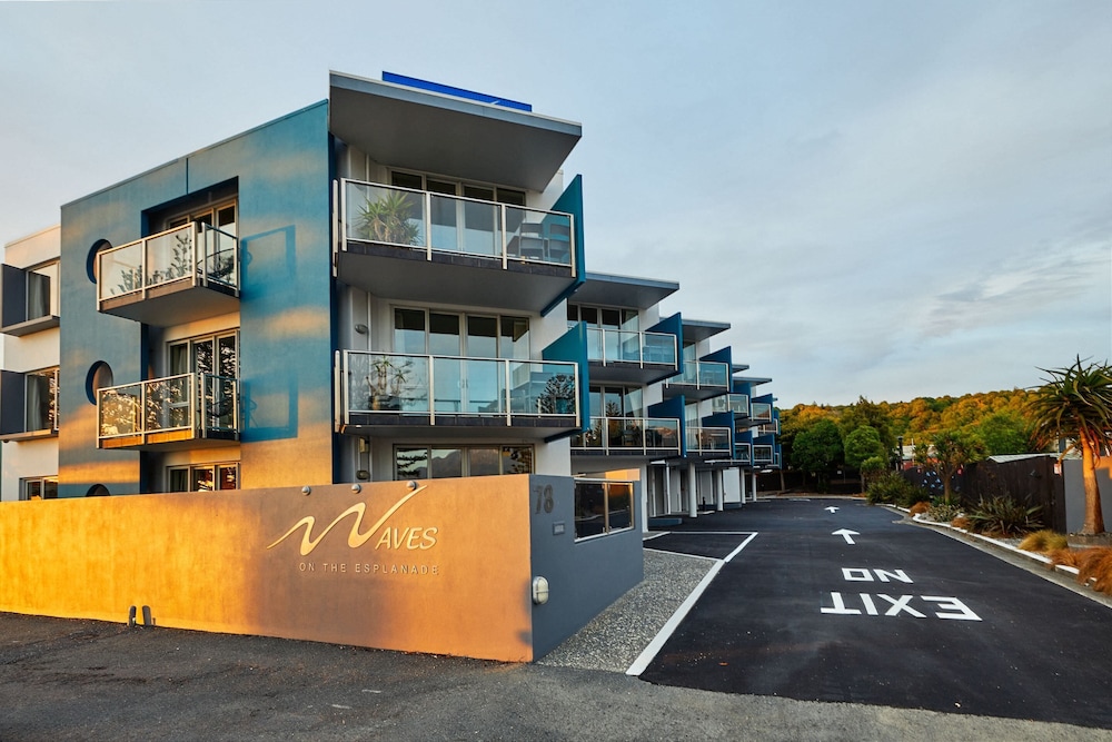 Waves On the Esplanade Apartments 2/48